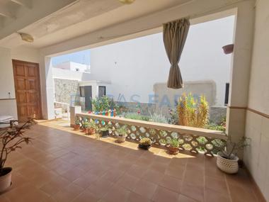 CASA EN PLANTA BAJA CON FANTÁSTICO PATIO Y TERRAZA CUBIERTA MÁS SÓTANO ABOVEDADO