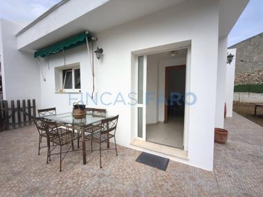 CHALET REFORMADO CON JARDIN Y BARBACOA SITUADO SOBRE LA PLAYA DE CALAN PORTER EN ALAIOR