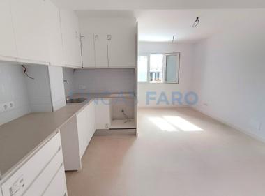 Piso totalmente reformado en primera planta con terraza en azotea
