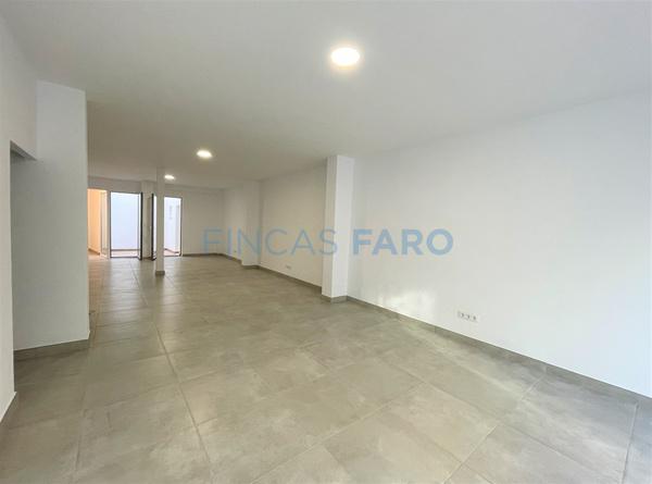 Ref. 0256A - Alquiler Local en Maó 