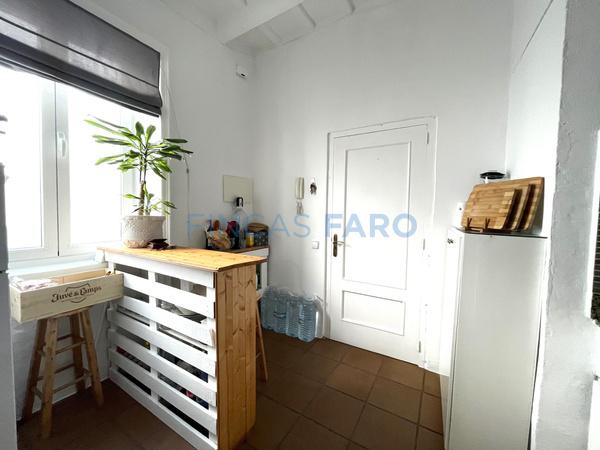 Ref. 1406V - Venta TOTALMENTE REFORMADO PISO DISTRIBUIDO EN PLANTA BAJA Y PLANTA SÓTANO EN ZONA CÉNTRICA DE MAHON.