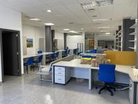 LOCALE AL PIANO TERRA CON ACCESSO DIRETTO DALLA STRADA, CON VETRINA, VICINO ALLA SPIANATA DI MAHON Maó