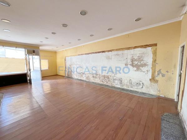 Ref. 1576V - Venta LOCAL EN PLANTA BAJA CON ESCAPARATE EN MAHON