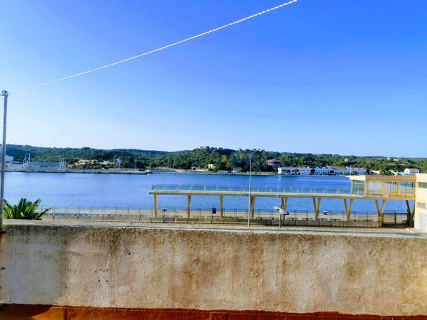 Ref. 1542V - Venta EN VENTA APARTAMENTO ALQUILADO Y LOCAL EN PRIMERA LINEA DEL PUERTO DE MAHON