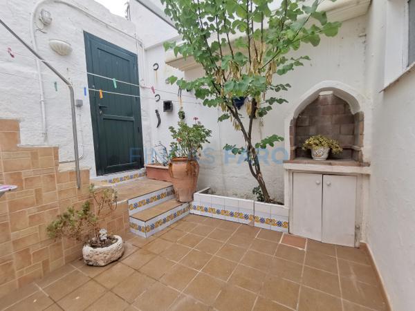 Ref. 1628V - Venta CON DERECHO A VUELO, CASA  INDEPENDINTE EN PLANTA BAJA CON PATIO  Y CON MUCHA LUZ NATURAL 
