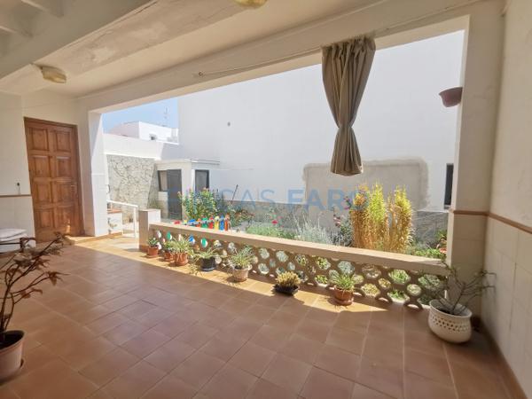 Ref. 1634V - Achat MAISON DE PLAIN-PIED AVEC UNE SUPERBE COUR ET UNE TERRASSE COUVERTE, PLUS UN SOUS-SOL VOÛTÉ