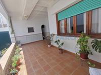 CASA EN PLANTA BAJA CON FANTÁSTICO PATIO Y TERRAZA CUBIERTA MÁS SÓTANO ABOVEDADO Es Castell