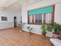 CASA EN PLANTA BAJA CON FANTÁSTICO PATIO Y TERRAZA CUBIERTA MÁS SÓTANO ABOVEDADO Es Castell