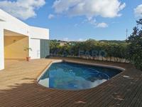 Detached villa with pool located in one of the most exclusive areas of Menorca, the Cala Llonga urbanization. Maó