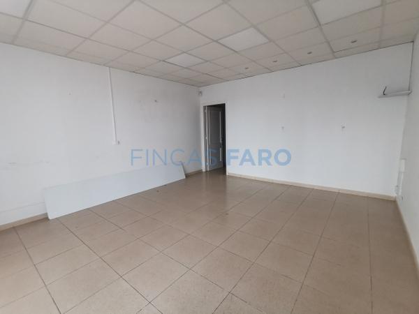 Ref. 468A - Rental COMMERCIAL PREMISES IN THE PORT OF MAHON, OPPOSITE THE FERRY TERMINAL. 
