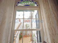 Casa centenaria al piano terra con cortile e garage, situata nel centro di Mahón. Maó