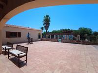 Esclusiva villa mediterranea con piscina e assoluta privacy a Binisafúller Sant Lluís